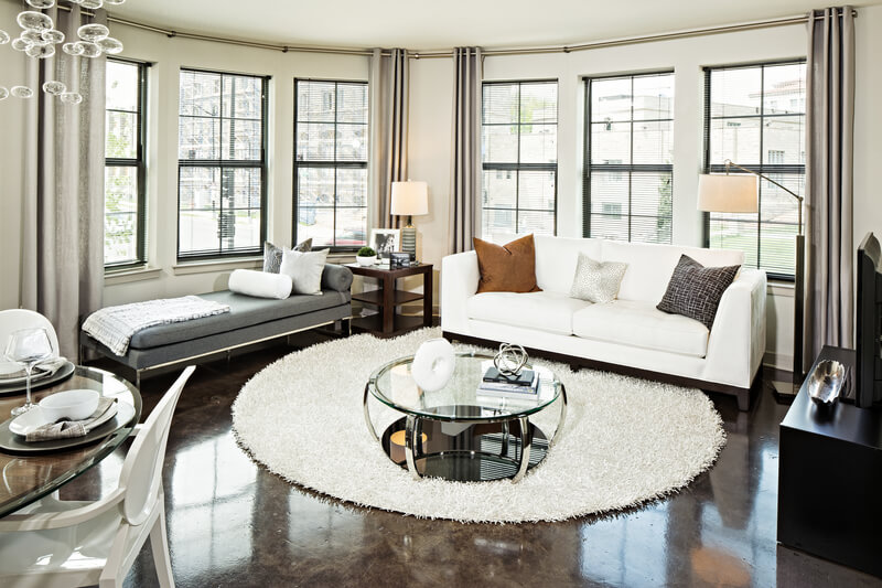 image of https://staging.monroestreetmarket.bozzuto.build/wp-content/uploads/2023/05/msm-portland-living-room-1.jpg